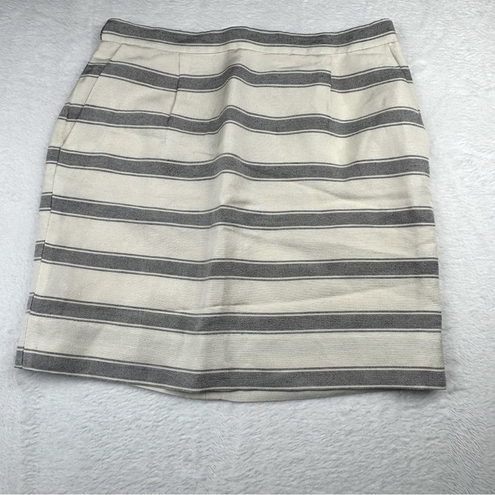 J. Crew gray and cream striped skirt Size 4 Fully lined with pockets. Linen/silk
